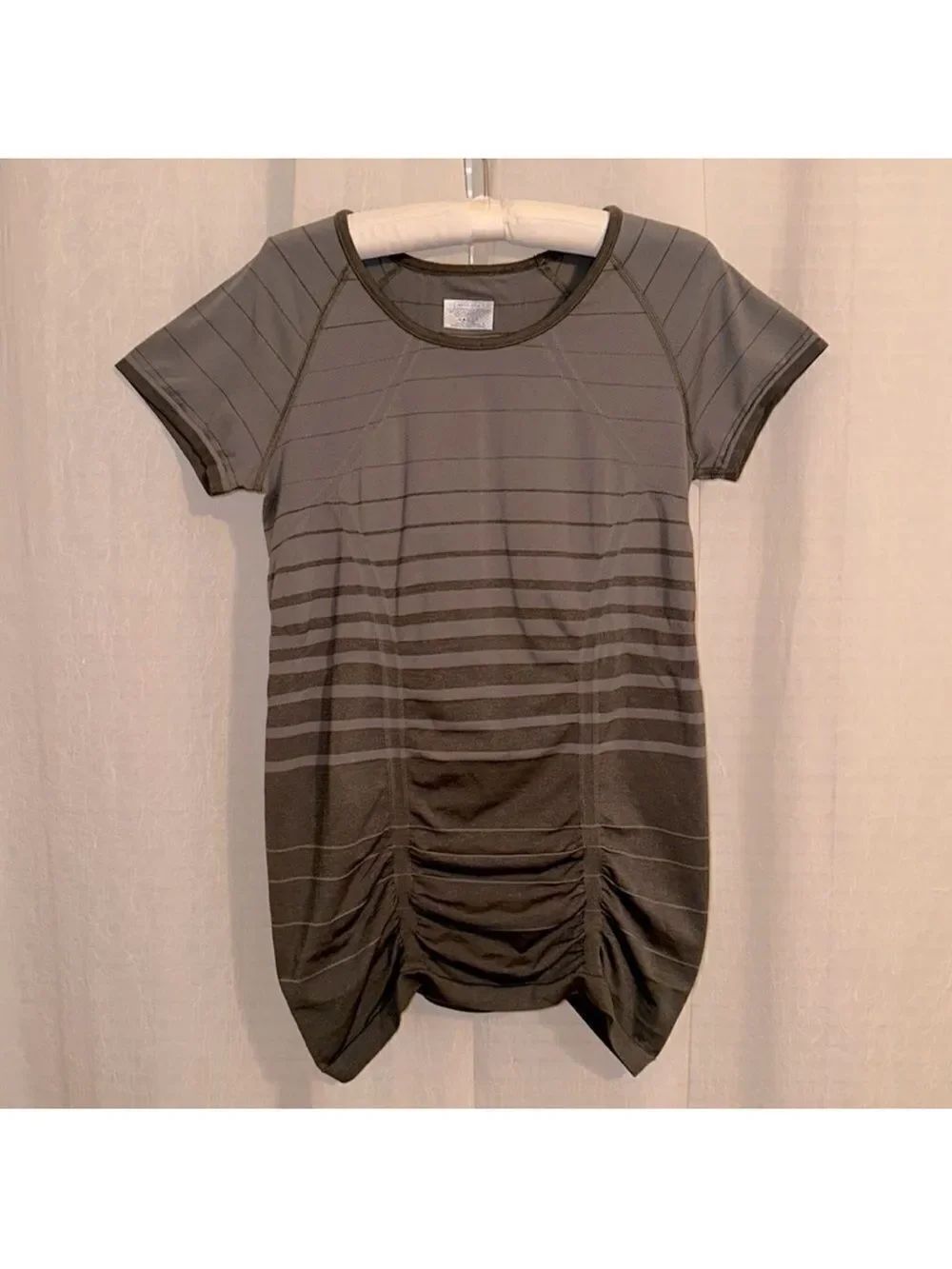 Athleta L Camo Green Striped Short Sleeve Athletic Crewneck Long Seamless Tee